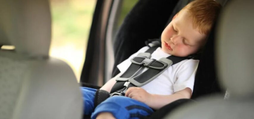 До якого віку необхідно використовувати дитяче автокрісло: основні вимоги