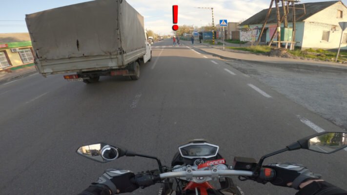 Ефективні способи зниження швидкості мотоцикла на гравійних дорогах