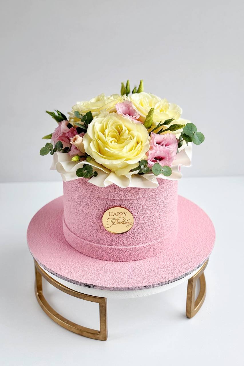 Торти для жінок: замовити жіночий торт на день народження чи ...
