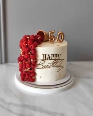 Ідеальний торт без мастики на 50-річчя жінки: поради та рецепти