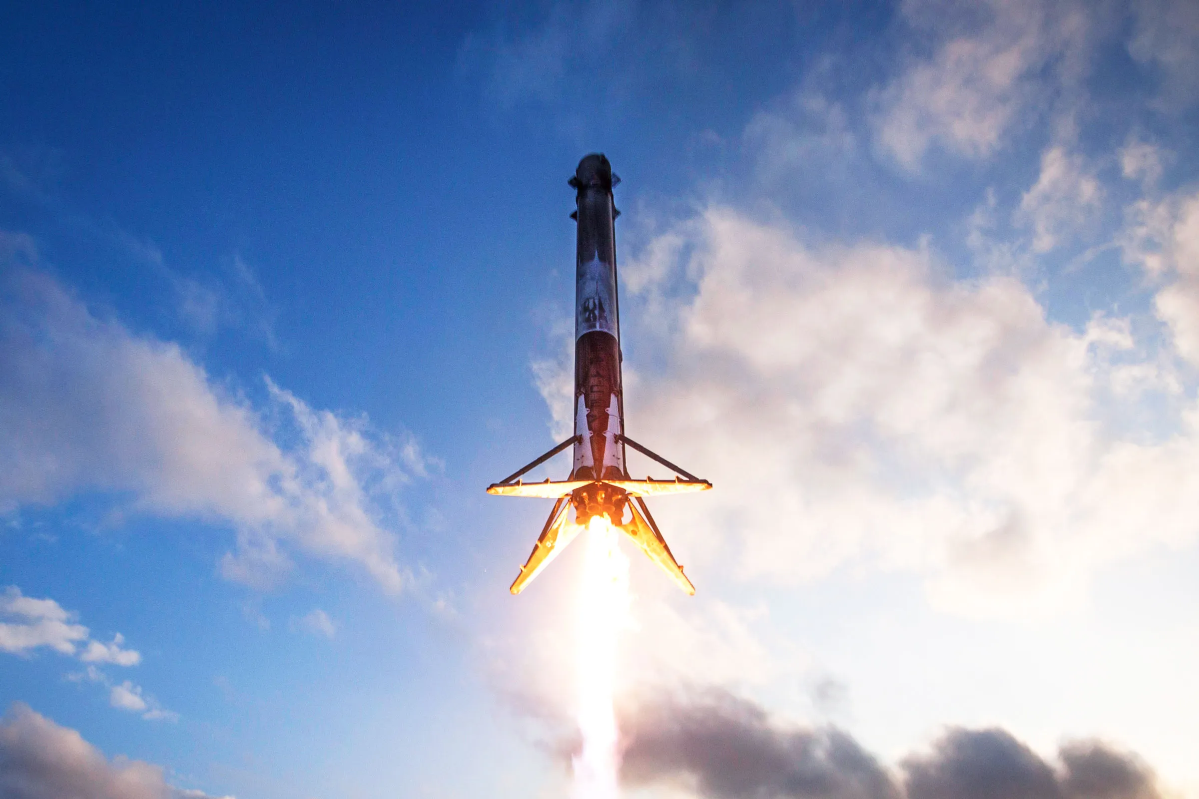 Революція багаторазовості: десять років першої посадки Falcon 9