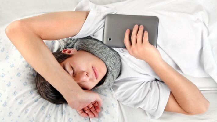 Оптимальний час сну для підлітків: скільки годин потрібно спати щодня