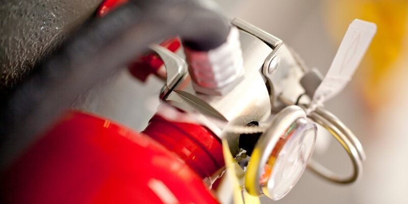 Оптимальний термін використання та зберігання вогнегасників: все, що потрібно знати