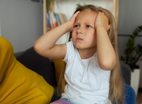 Причини та поради, якщо у 10-річної дитини болить голова