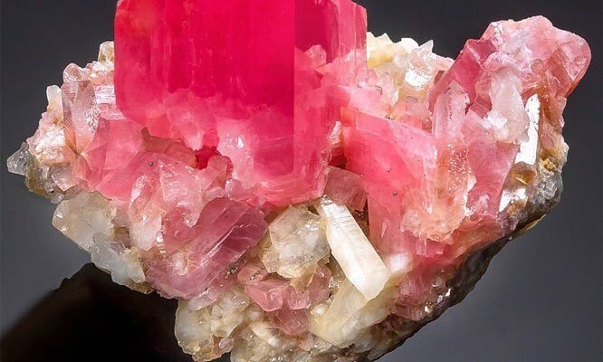 Родохрозит: Відкрийте магічні властивості цього містичного каменю