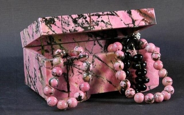 Родохрозит: Властивості, Лікувальні Якості та Застосування Каменю