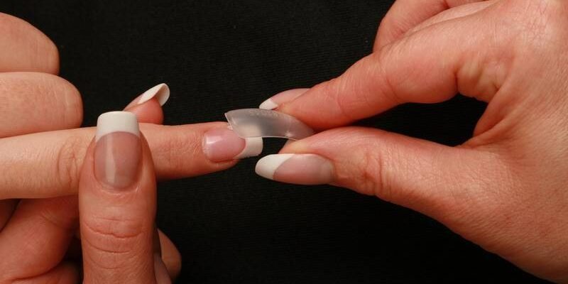 Що необхідно для успішного нарощування нігтів: матеріали та інструменти