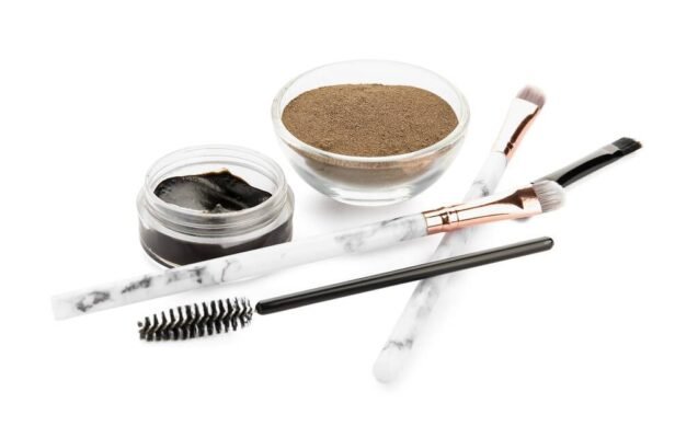 Що потрібно для макіяжу: основні інструменти та косметика для ідеального образу