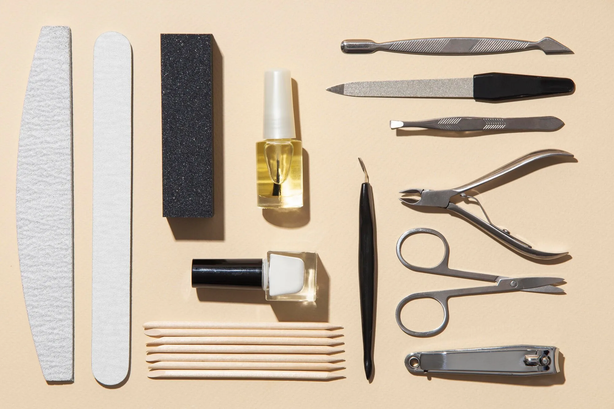 Які інструменти потрібні для манікюру