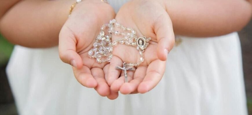 Що знадобиться для хрестин: обов’язкові речі та поради для свята