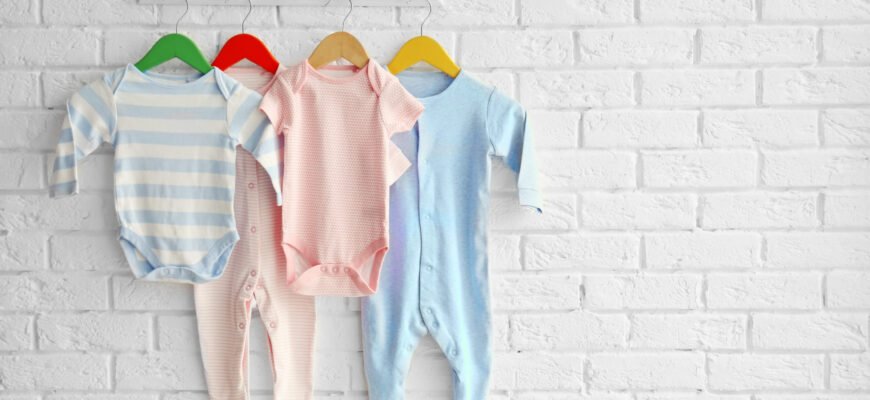 Скільки одягу потрібно для новонародженого в перший місяць життя?