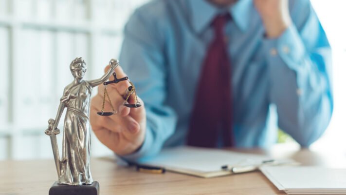 Скільки років навчатися, щоб стати адвокатом в Україні: повний довідник