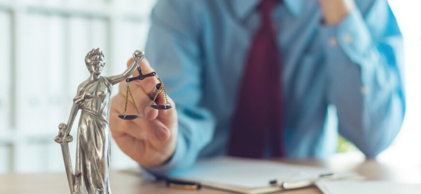 Скільки років навчатися, щоб стати адвокатом в Україні: повний довідник