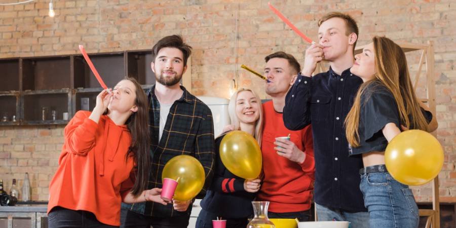 З Днем народження: варіанти привітань друзів, родичів, колег та ...