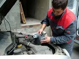 Через скільки км міняти масло в двигуні - Сarprice