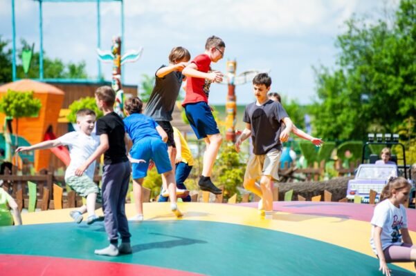 Цікаві екскурсії для дітей: найкращі маршрути для юних дослідників