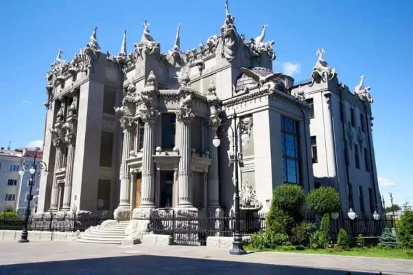 Цікаві факти про Будинок з химерами: історія та архітектурні особливості