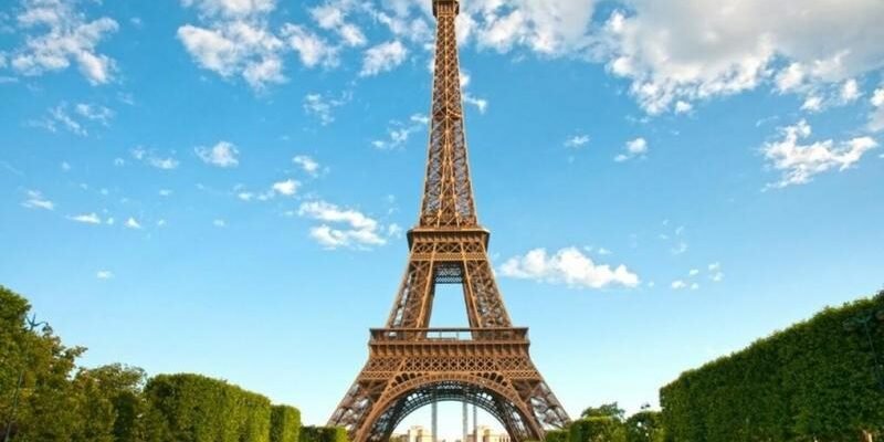 Цікаві факти про Ейфелеву вежу: історія та архітектурні таємниці Цікаві факти про Ейфелеву вежу: історія та архітектурні таємниці
