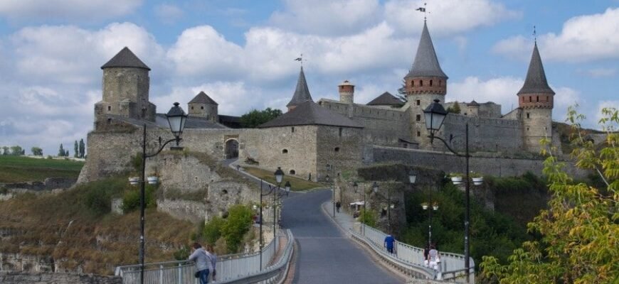 Цікаві факти про Кам’янець-Подільську фортецю: історія та таємниці Цікаві факти про Кам’янець-Подільську фортецю: історія та таємниці