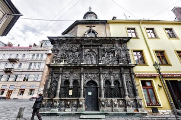 Цікаві факти про каплицю Боїмів: історія та таємниці пам’ятки