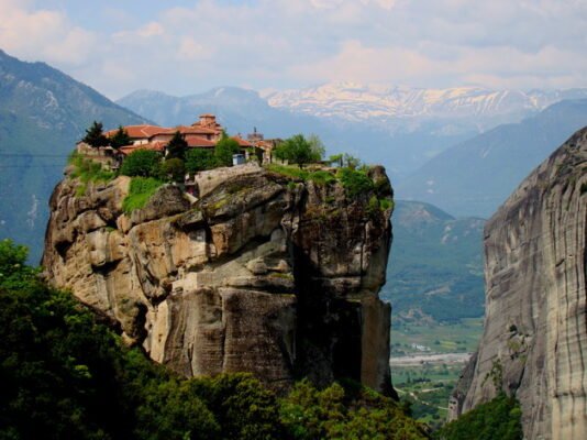 Цікаві факти про Метеори в Греції: унікальні скелі та монастирі