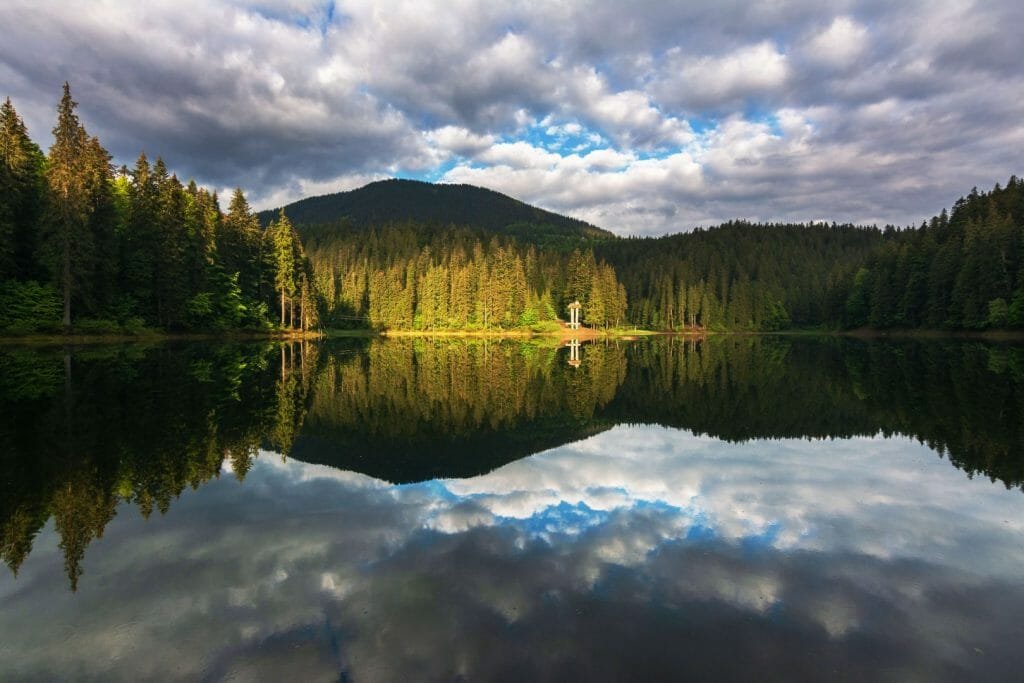 Чарівне озеро Синевир → Національні парки та заповідники ...