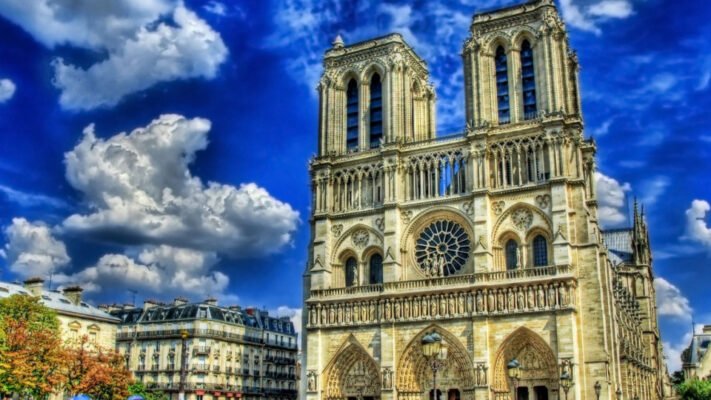 Цікаві факти про Нотр-Дам де Парі: історія, архітектура та легенди