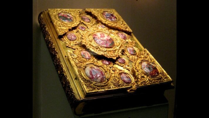 Цікаві факти про Остромирове Євангеліє: історія, значення, знахідки