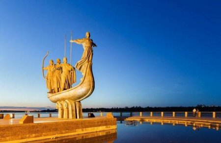 Краєзнавчі замальовки.: Пам'ятник засновникам Києва