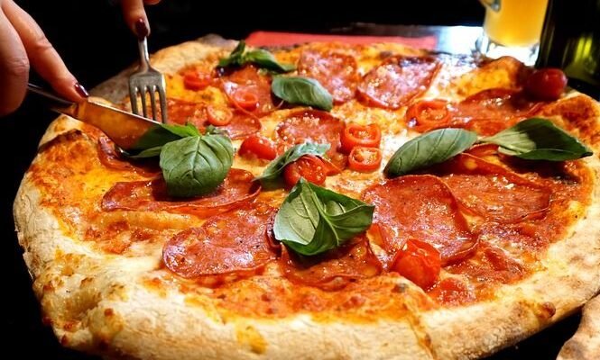 Цікаві факти про піцу: історія, рекорди та різноманітні рецепти Цікаві факти про піцу: історія, рекорди та різноманітні рецепти