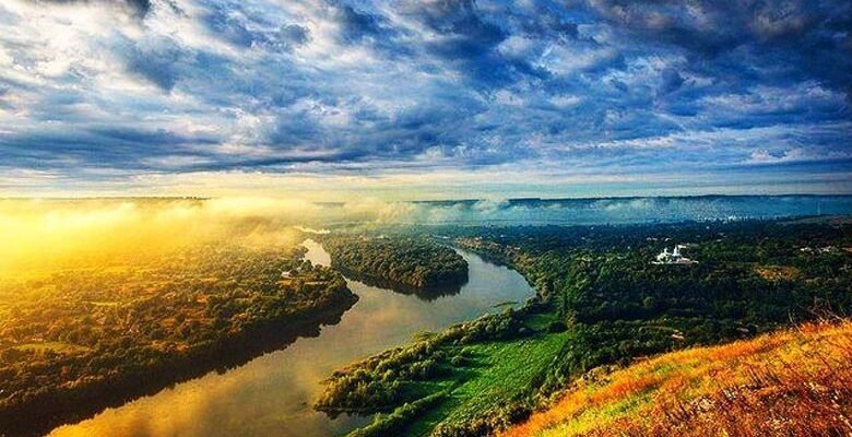Цікаві факти про річки України: відкрийте таємниці водних шляхів Цікаві факти про річки України: відкрийте таємниці водних шляхів