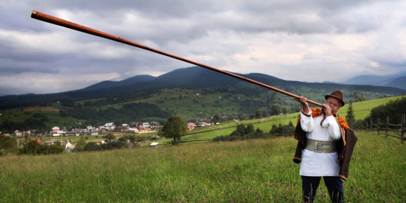 Цікаві факти про трембіту: історія, звуки та унікальність інструменту