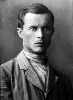 Олександр Довженко: маловідомі факти | Факультет філології та ...