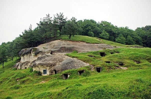 Що подивитися на Львівщині: бананова ферма, водоспади, прадавні ...