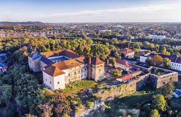 Цікаві місця в Ужгороді: топ-10 локацій для захоплюючої прогулянки Цікаві місця в Ужгороді: топ-10 локацій для захоплюючої прогулянки