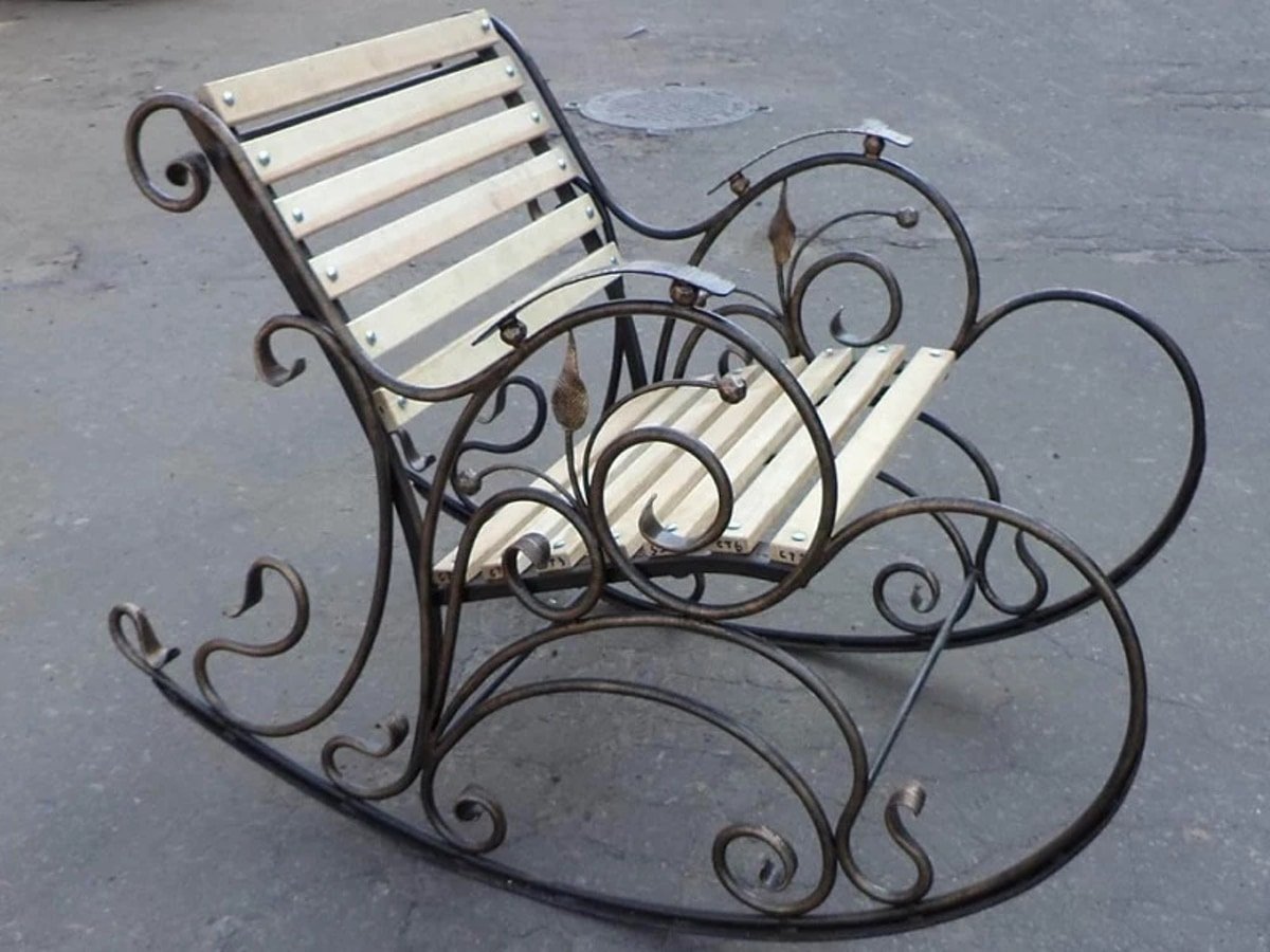 Створення металевих виробів для дачі: меблі, мангали, декор і поради