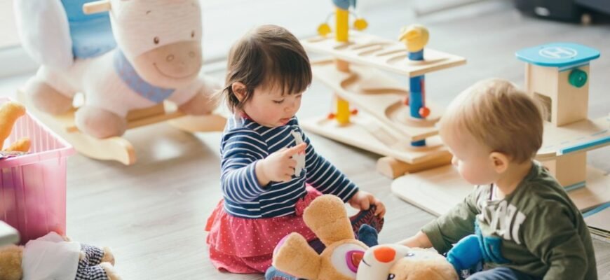Цікаві та розвиваючі іграшки для хлопчика 2 років: поради та рекомендації