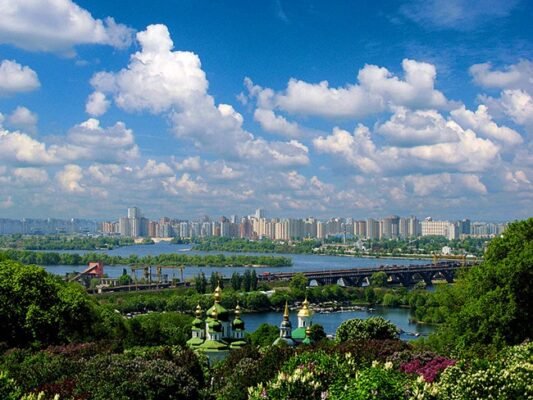 Відкрийте для себе найцікавіші місця Києва 2024: гайди та поради