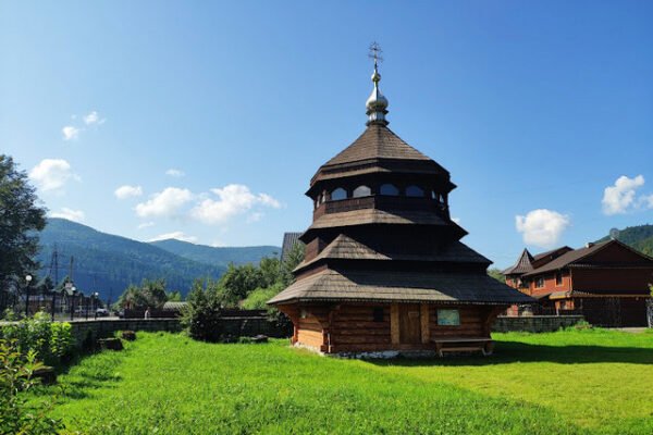 Відкрийте для себе найцікавіші місця в Микуличині: повний гід!