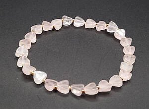 Властивості рожевого кварцового браслета: сила та енергетика каменю