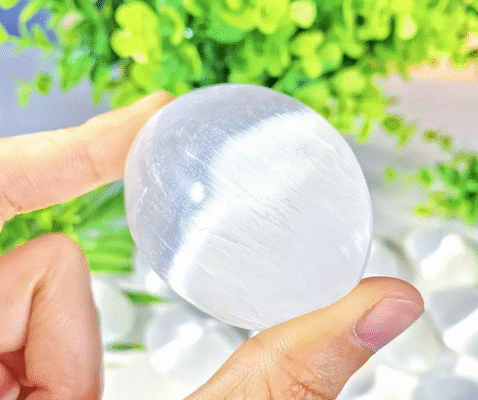 Властивості селеніту: магічні та лікувальні характеристики каменю