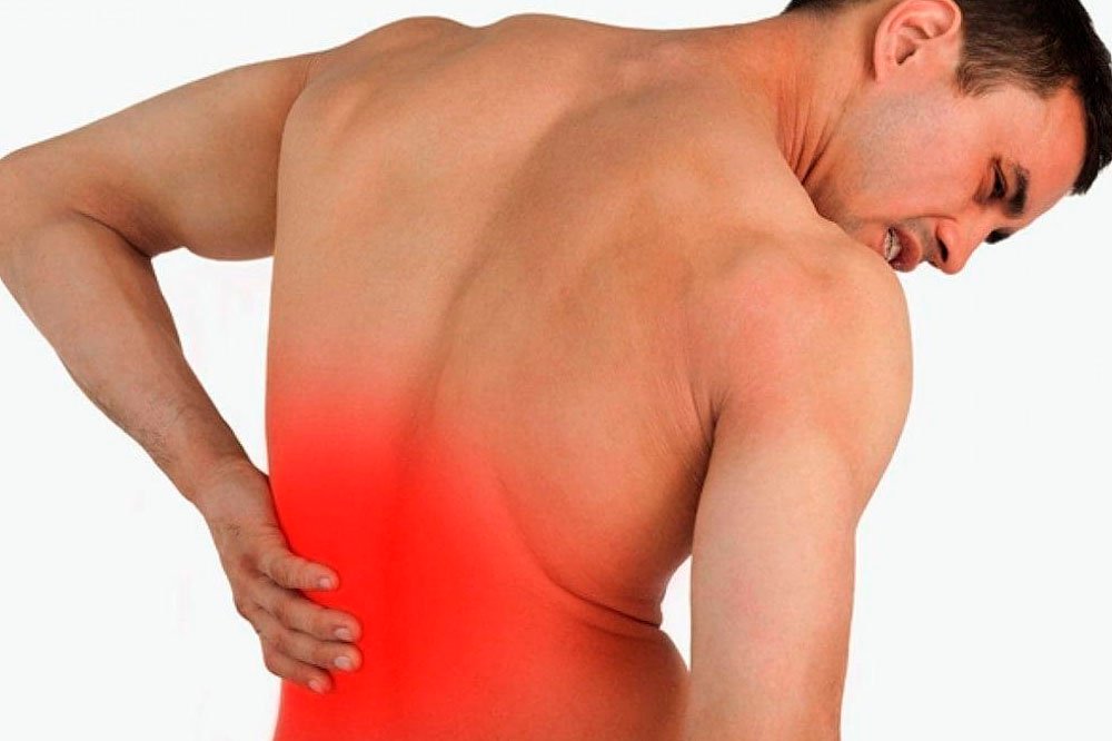 Якщо болить лівий бік зі спини: причини, що робити