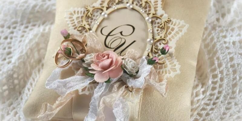 Як відзначити 13-річчя весілля: ідеї та традиції на мереживне свято