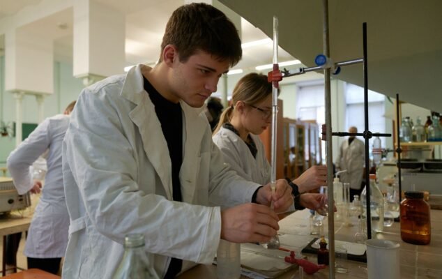 Які документи потрібні для вступу в коледж: повний перелік для абітурієнтів