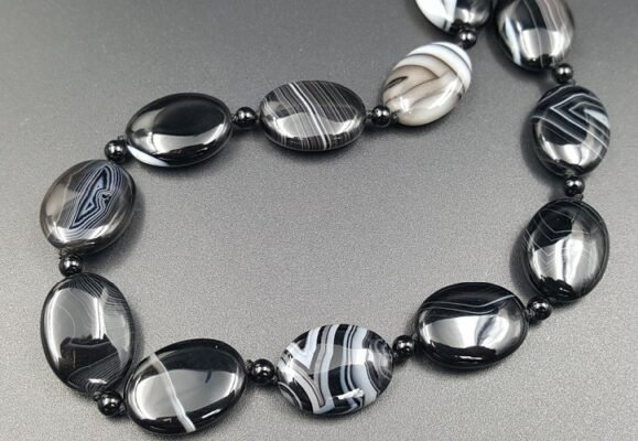 Зелений онікс: унікальні властивості та вплив на ваш добробут