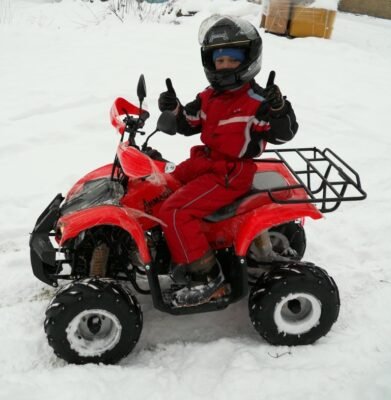 Зі скількох років дозволено їздити на квадроциклі в Україні?