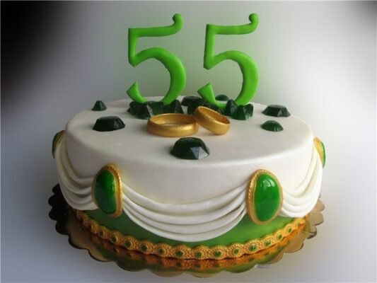 Золоте весілля: Що подарувати та як відзначити 55-річчя шлюбу?