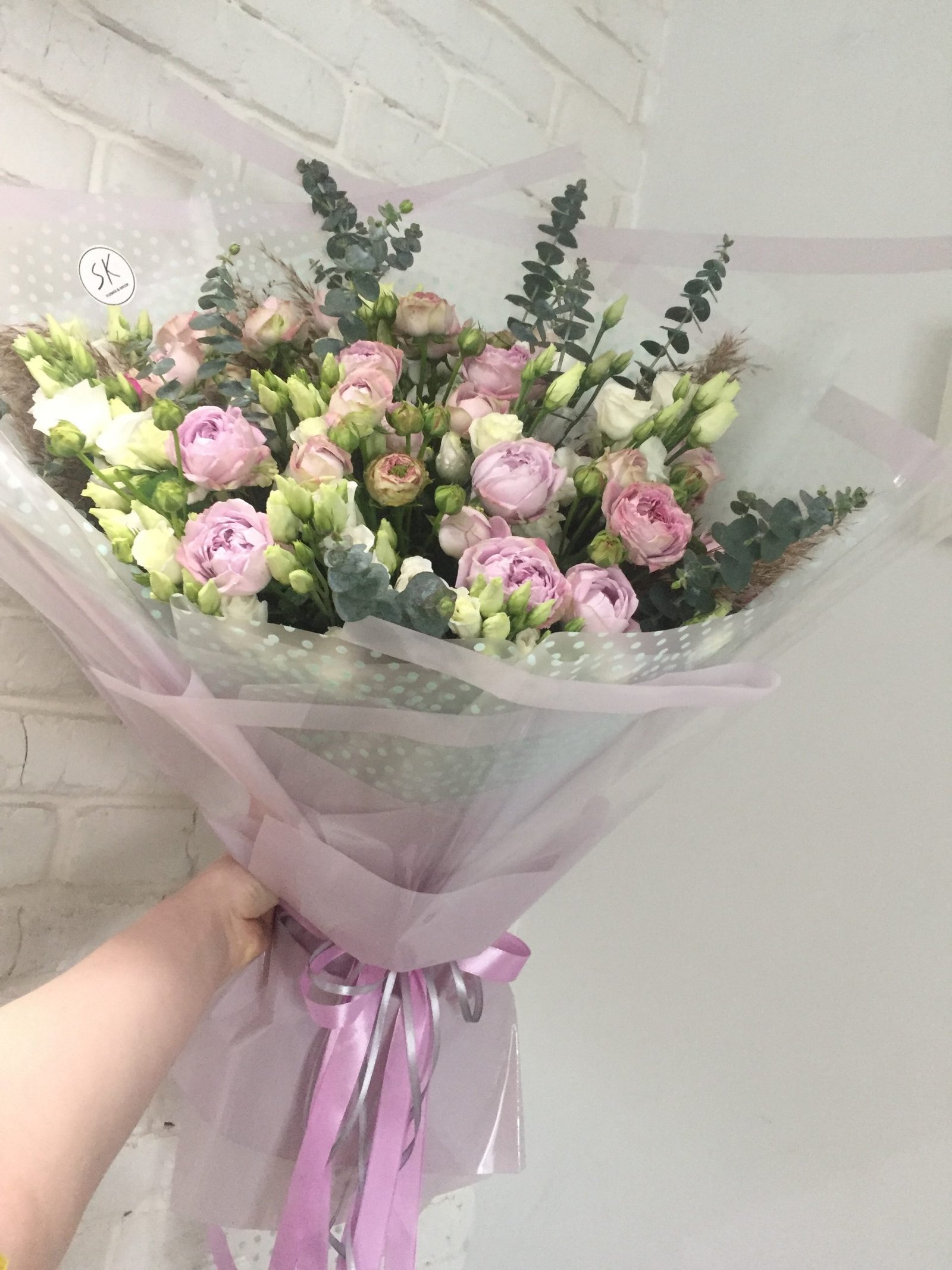 Ніжний букет із гортензією, трояндами та сезонними квітами у ...