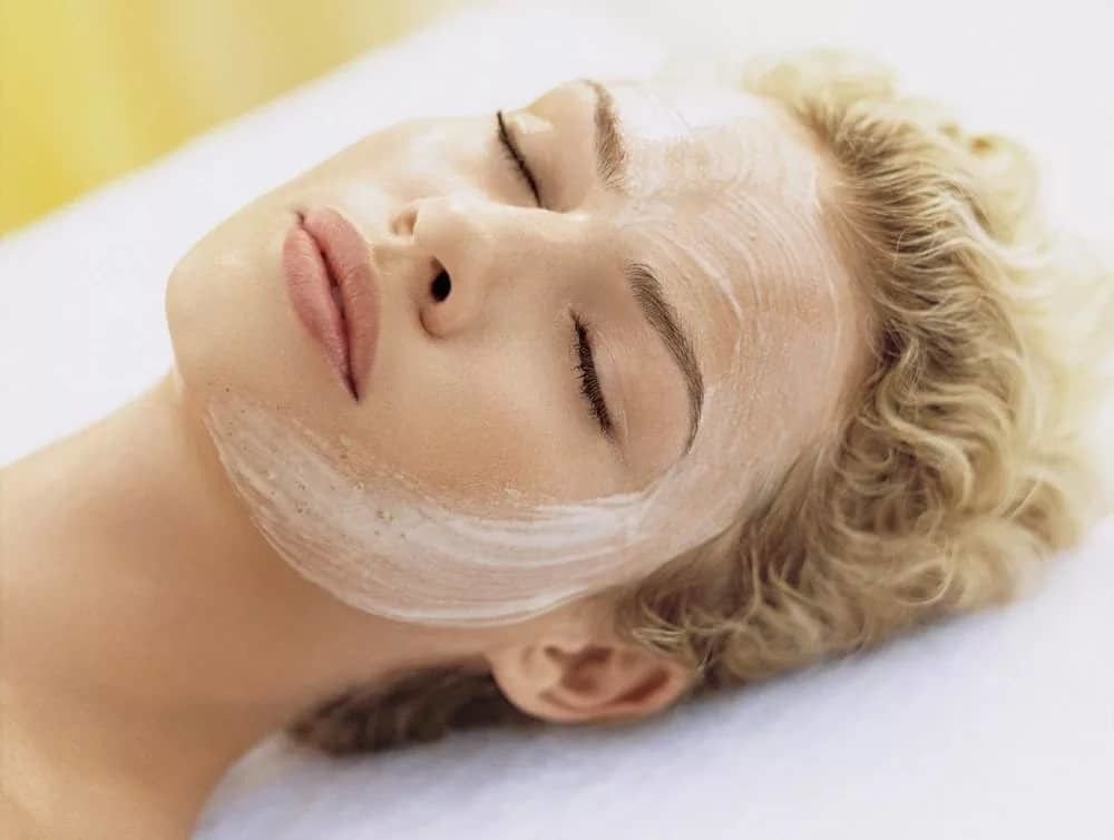Сода для обличчя: чому «чудо-маска» з вашої кухні може нашкодити шкірі