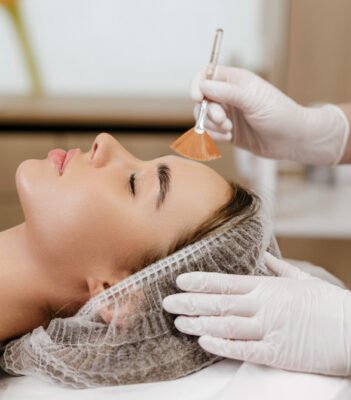 Ефективний пілінг для лікування постакне: як обрати найкращий метод
